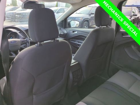 Used 2019 Ford Escape SE image 18