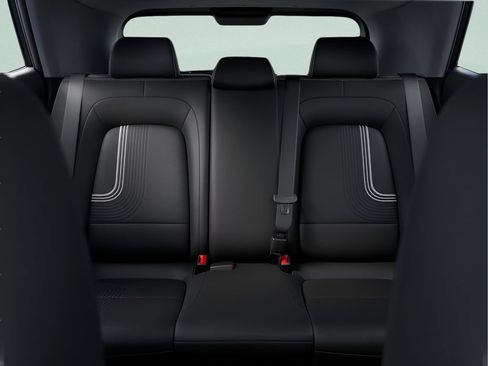 Used 2025 Hyundai Venue Limited FWD image 12