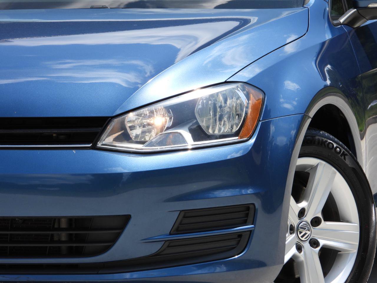 Used 2017 Volkswagen Golf Wolfsburg Edition FWD image 4