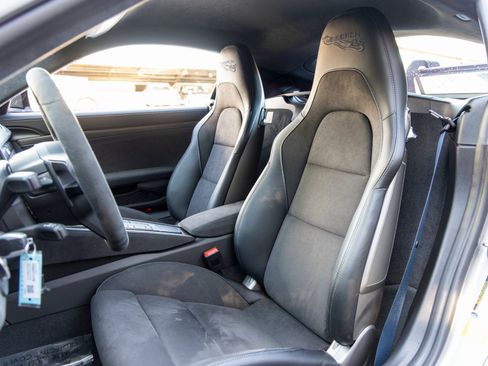 Certified 2025 Porsche 718 Cayman GT4 RS image 5