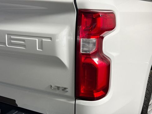 Used 2020 Chevrolet Silverado 1500 LTZ w/ LTZ Convenience Package AWD/4WD image 33