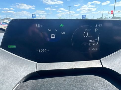 Used 2025 Toyota Prius LE AWD/4WD image 10