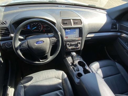 Used 2018 Ford Explorer XLT w/ Equipment Group 202A image 12