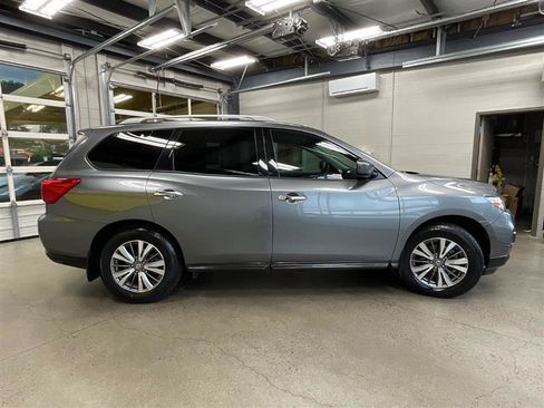 Used 2020 Nissan Pathfinder SV FWD image 6