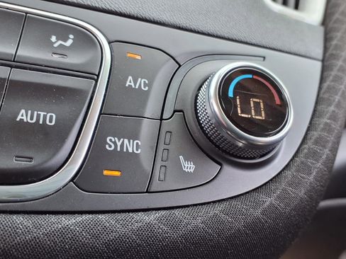 Used 2022 Chevrolet Malibu LT image 6