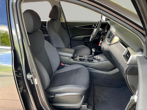 Used 2020 Kia Sorento LX FWD image 30