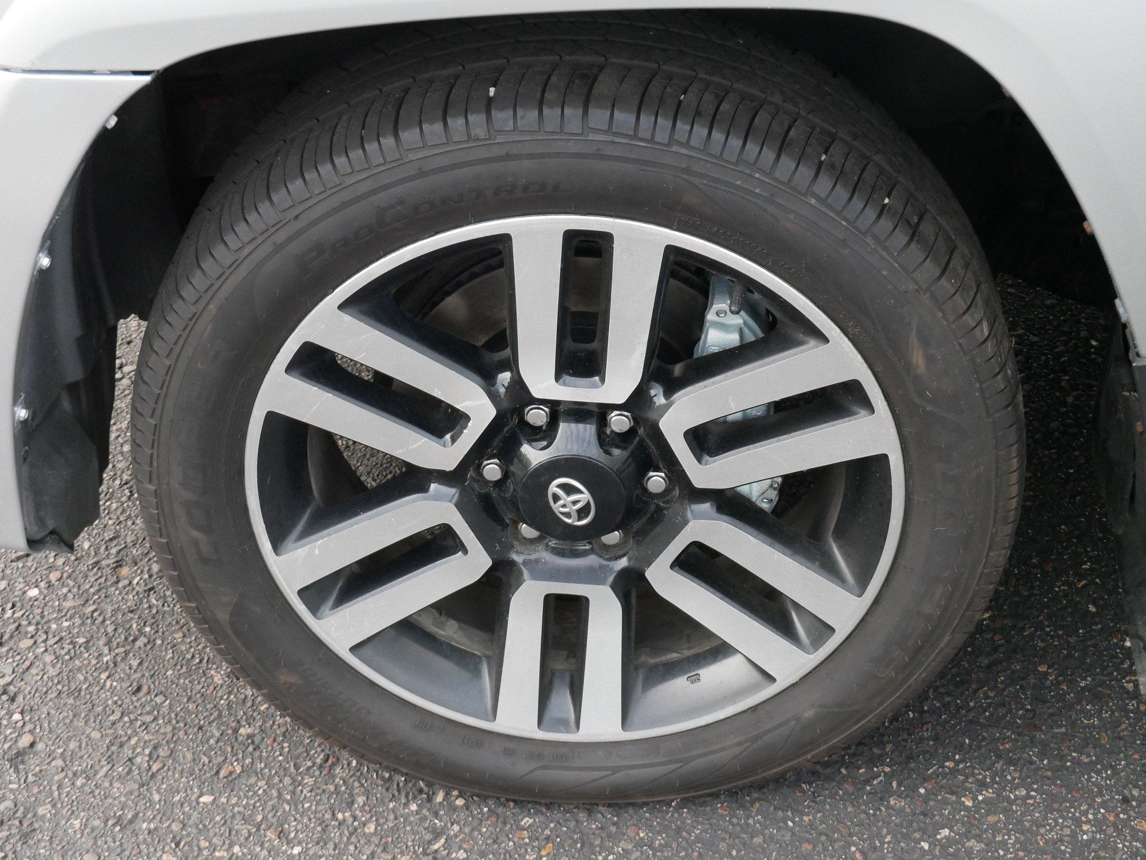 Used 2018 Toyota 4Runner Limited AWD/4WD image 15