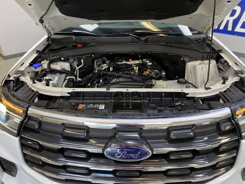Used 2025 Ford Explorer Active image 9