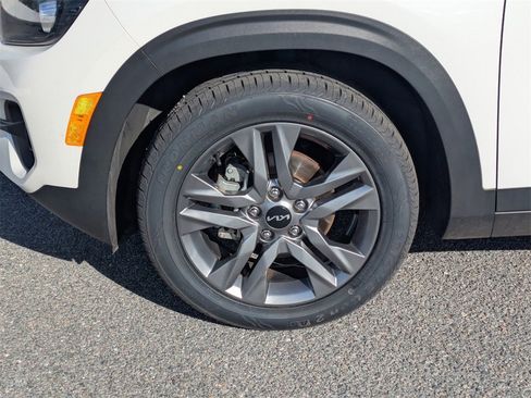 Used 2023 Kia Seltos S w/ Navigation Package image 9