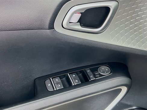 Used 2020 Kia Soul LX FWD image 9