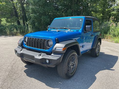 Used 2026 Jeep Wrangler Sport AWD/4WD image 3