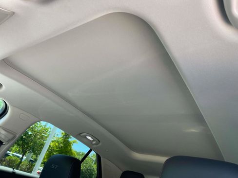 Certified 2022 Buick Envision Essence w/ Sport Touring Package FWD image 16