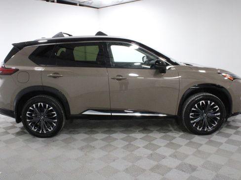 Used 2024 Nissan Rogue Platinum w/ Platinum Premium Package AWD/4WD image 26