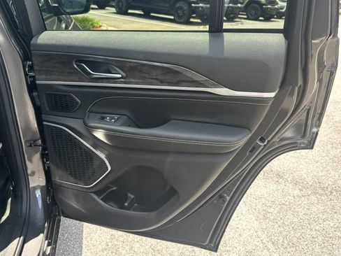 New 2026 Jeep Grand Cherokee Limited AWD/4WD image 16