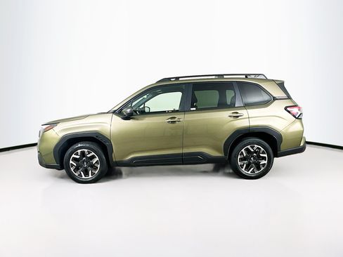 Used 2025 Subaru Forester Premium AWD/4WD image 4