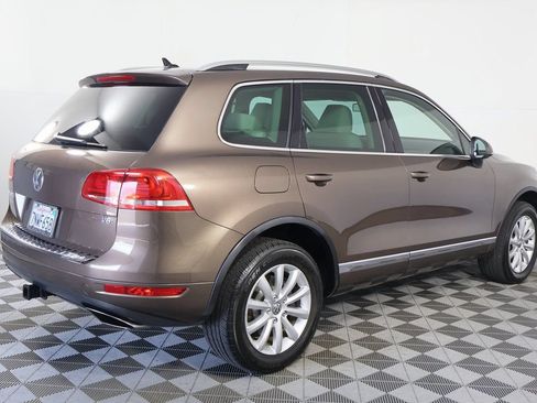 Used 2012 Volkswagen Touareg Sport AWD/4WD image 4
