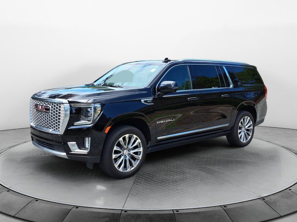 Used 2021 GMC Yukon XL Denali w/ Denali Premium Package AWD/4WD image 3