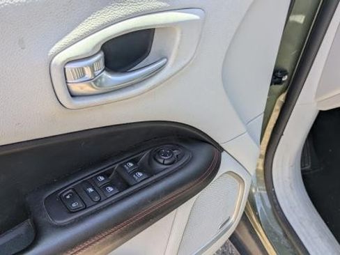 Used 2021 Jeep Compass Limited w/ Sun and Sound Group AWD/4WD image 9