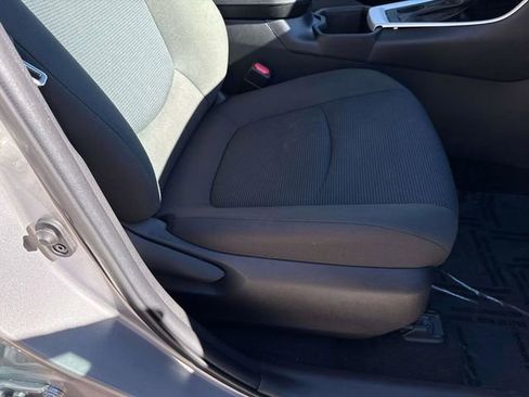 Used 2022 Toyota RAV4 LE image 16