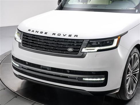 New 2026 Land Rover Range Rover SE image 9