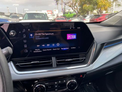 Used 2025 Chevrolet Trax LT FWD image 17