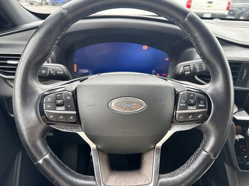 Used 2022 Ford Explorer Platinum w/ Equipment Group 601A AWD/4WD image 11