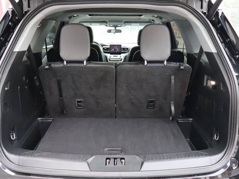 Used 2024 Ford Explorer XLT w/ Equipment Group 202A AWD/4WD image 4