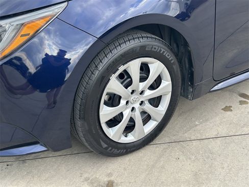 Used 2022 Toyota Corolla LE image 9