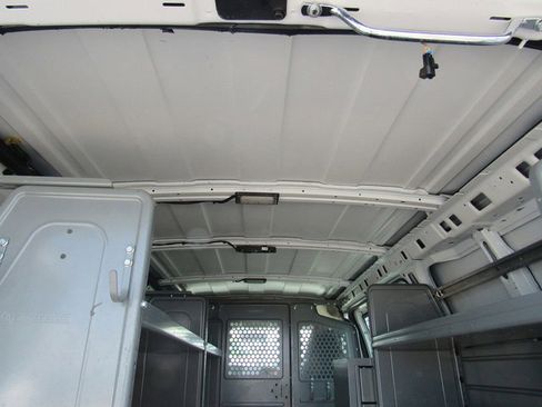 Used 2016 Chevrolet Express 2500 RWD image 25