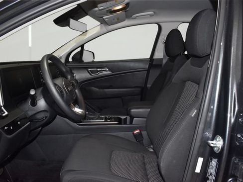 Used 2025 Kia Sportage LX AWD/4WD image 30