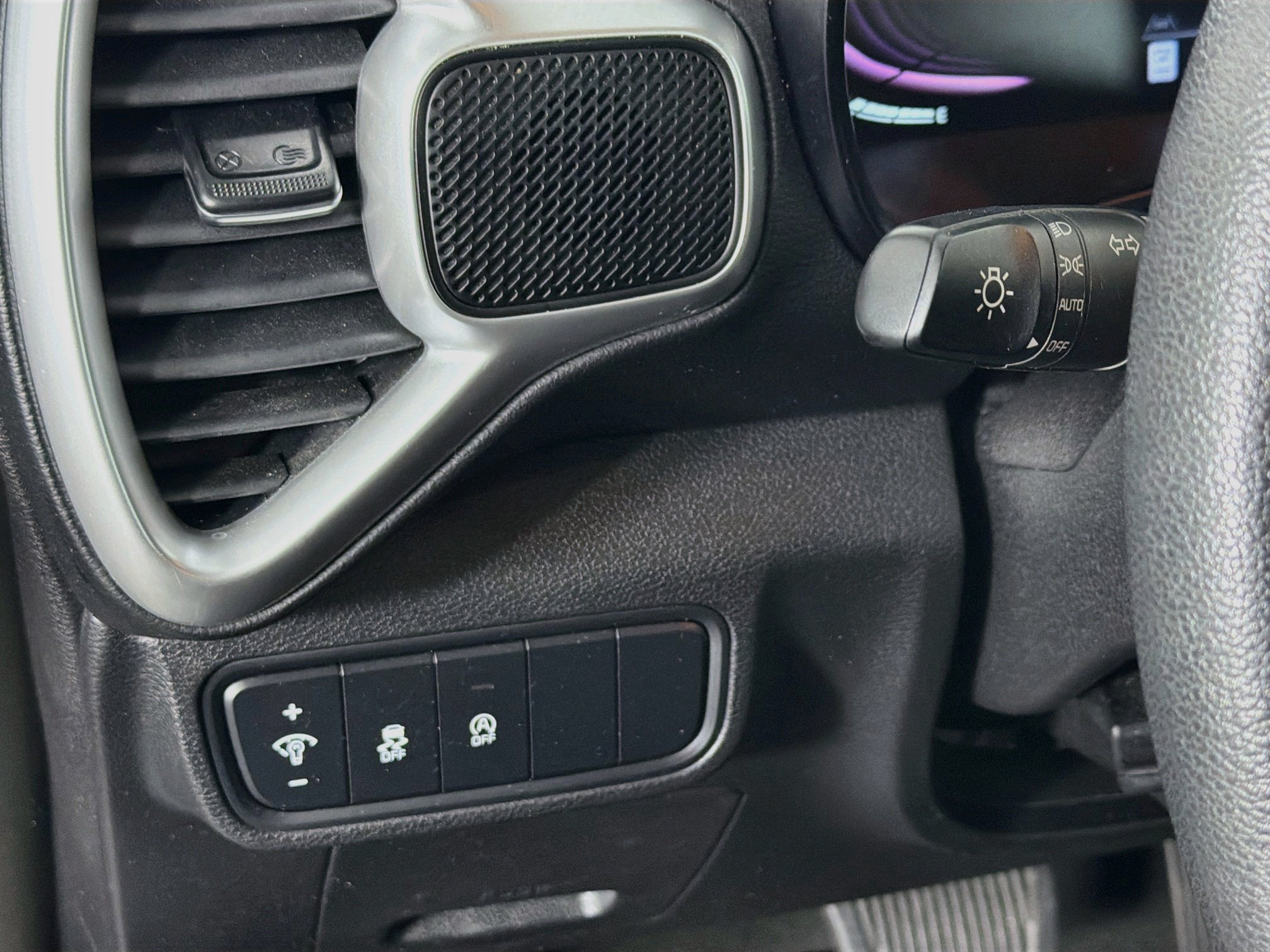 Used 2024 Kia Soul LX w/ Option Group 015 FWD image 17