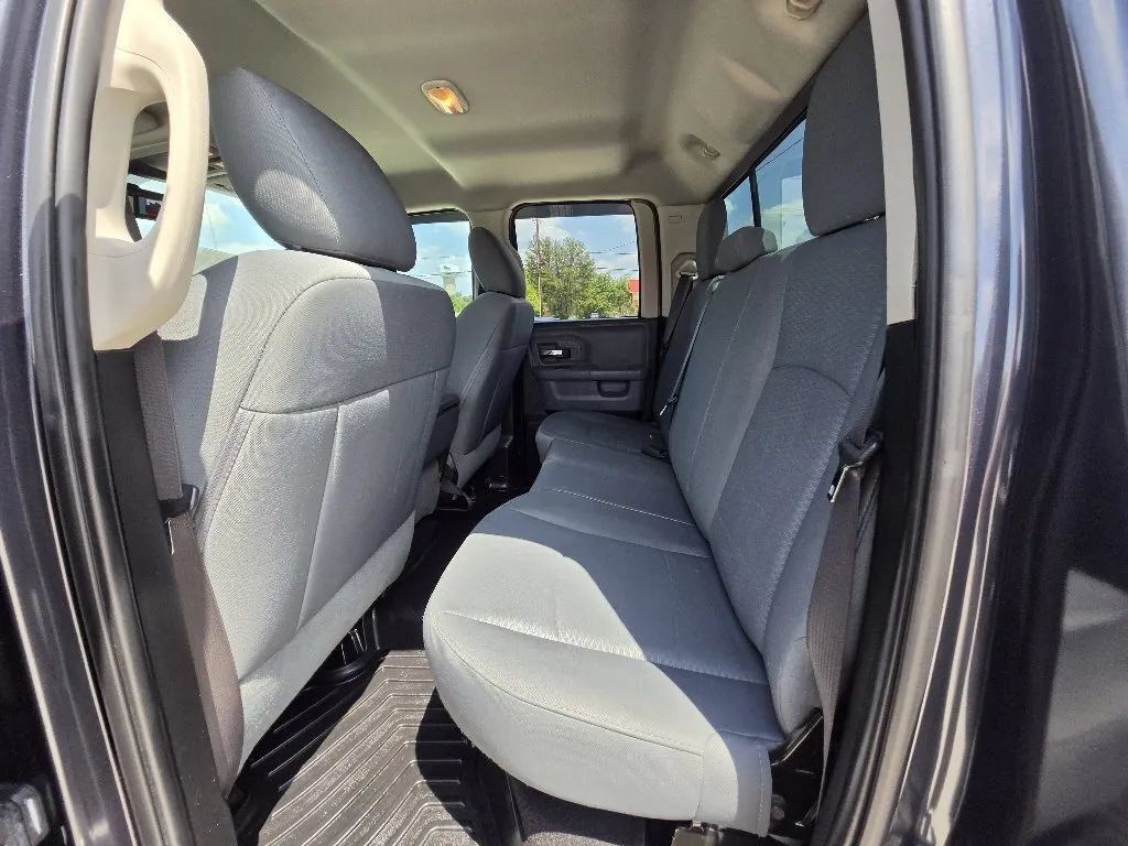 Used 2015 RAM 1500 Classic SLT RWD image 17
