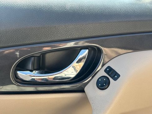 Used 2018 Nissan Rogue SV FWD image 9