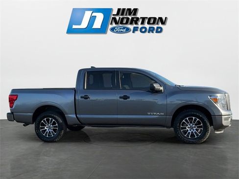 Used 2023 Nissan Titan SV image 2