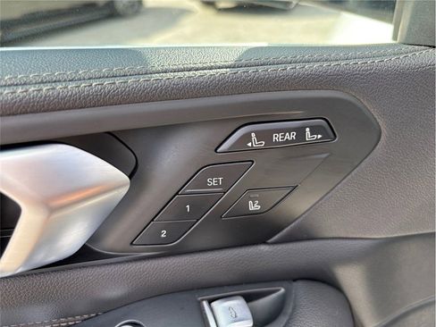 Used 2021 BMW X7 xDrive40i w/ Parking Assistance Package image 27