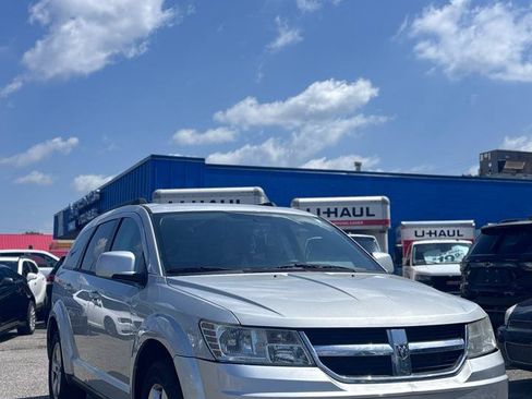Used 2010 Dodge Journey SXT FWD image 2
