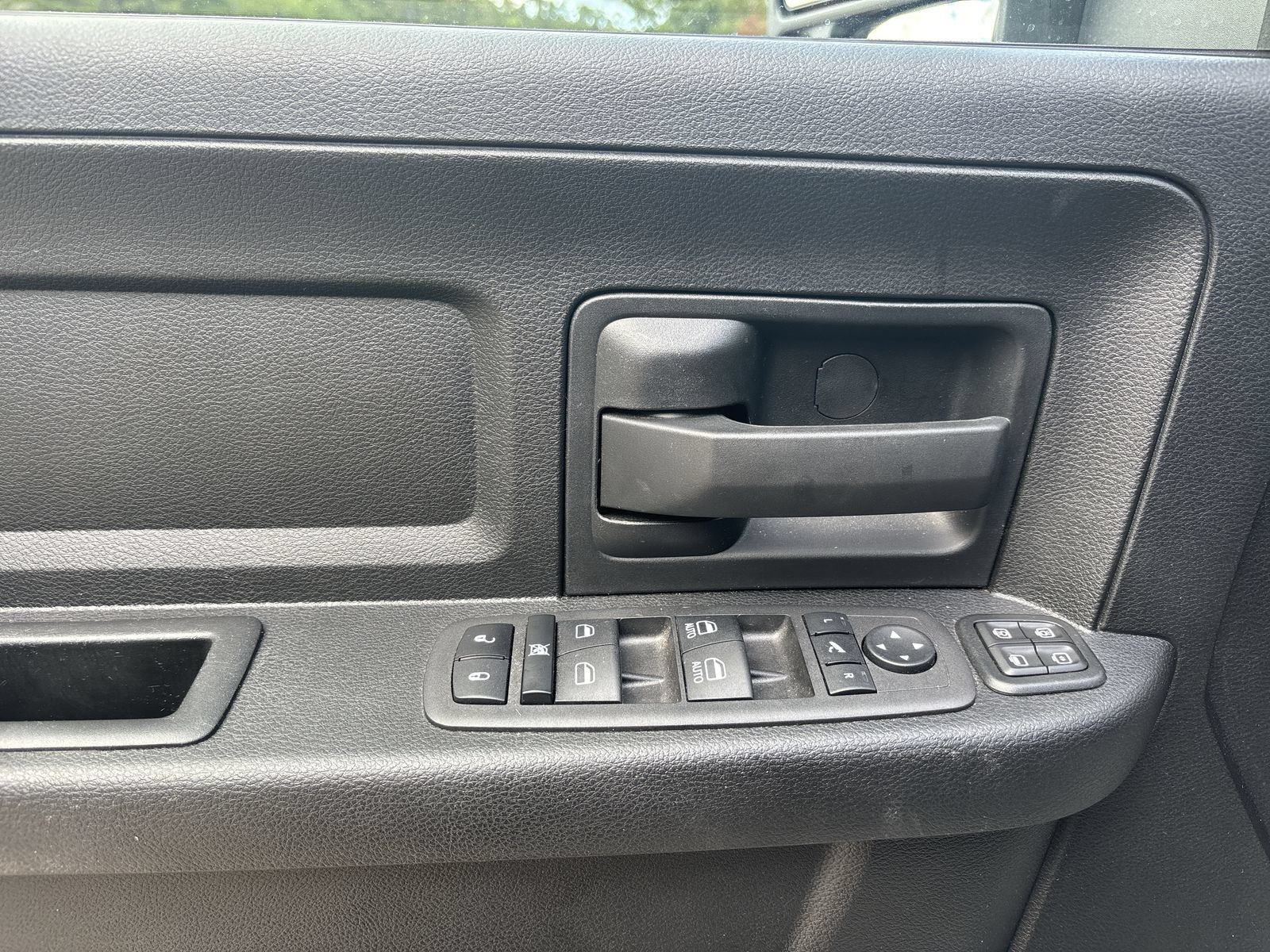 Used 2024 RAM 3500 Tradesman w/ Chrome Appearance Group AWD/4WD image 16