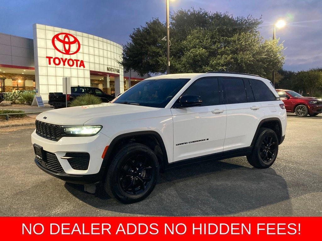 Used 2024 Jeep Grand Cherokee Altitude RWD image 1