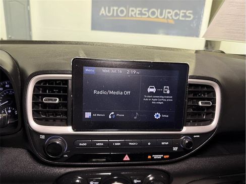 Used 2022 Hyundai Venue SEL image 36