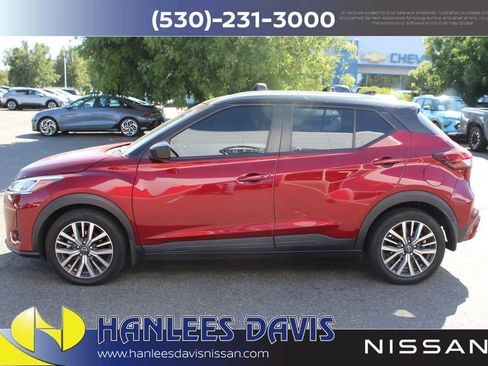 Used 2024 Nissan Kicks SV w/ Exterior Package FWD image 2