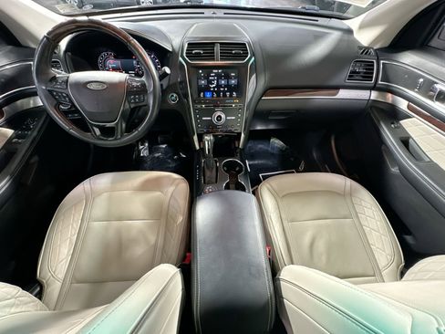 Used 2017 Ford Explorer Platinum image 34