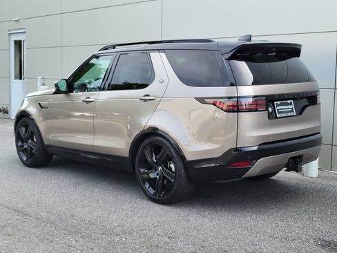 Used 2025 Land Rover Discovery Dynamic SE AWD/4WD image 3