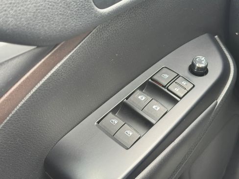 Used 2018 Toyota Highlander XLE AWD/4WD image 18