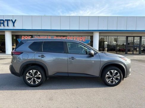 Used 2023 Nissan Rogue SV FWD image 3