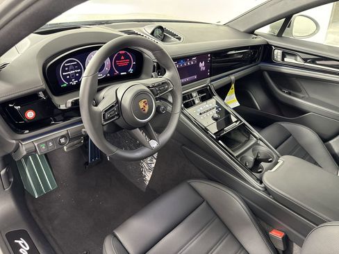 Certified 2025 Porsche Panamera 4 image 4