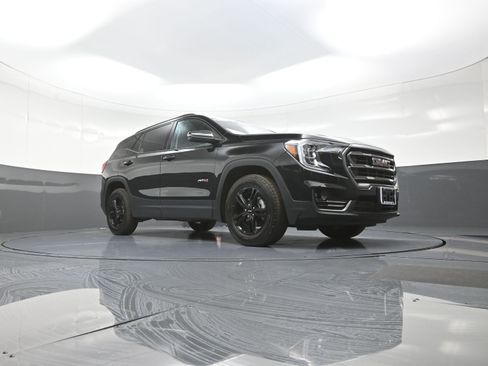 Used 2024 GMC Terrain AT4 image 9
