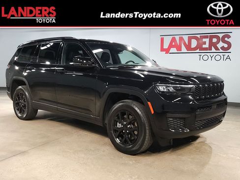 Used 2025 Jeep Grand Cherokee L Laredo RWD image 1