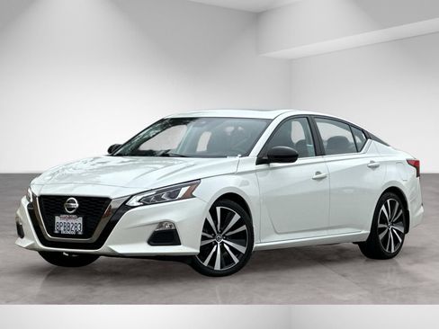 Used 2020 Nissan Altima 2.5 SR w/ Premium Package FWD image 2