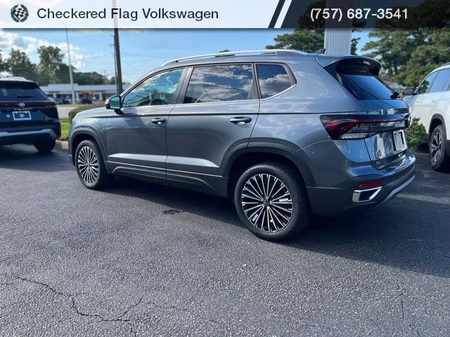 Used 2025 Volkswagen Taos SE FWD image 6