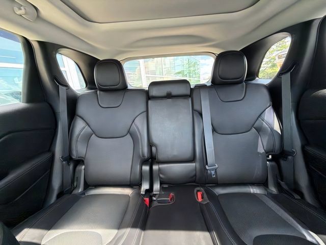 Used 2021 Jeep Cherokee Limited w/ Elite Package AWD/4WD image 30